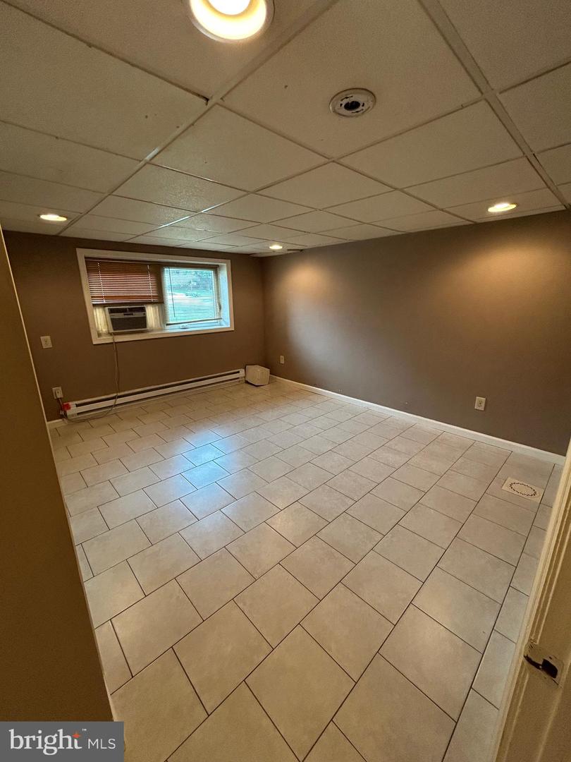 155 Meadowbrook Ln #apt A Property Photo 8