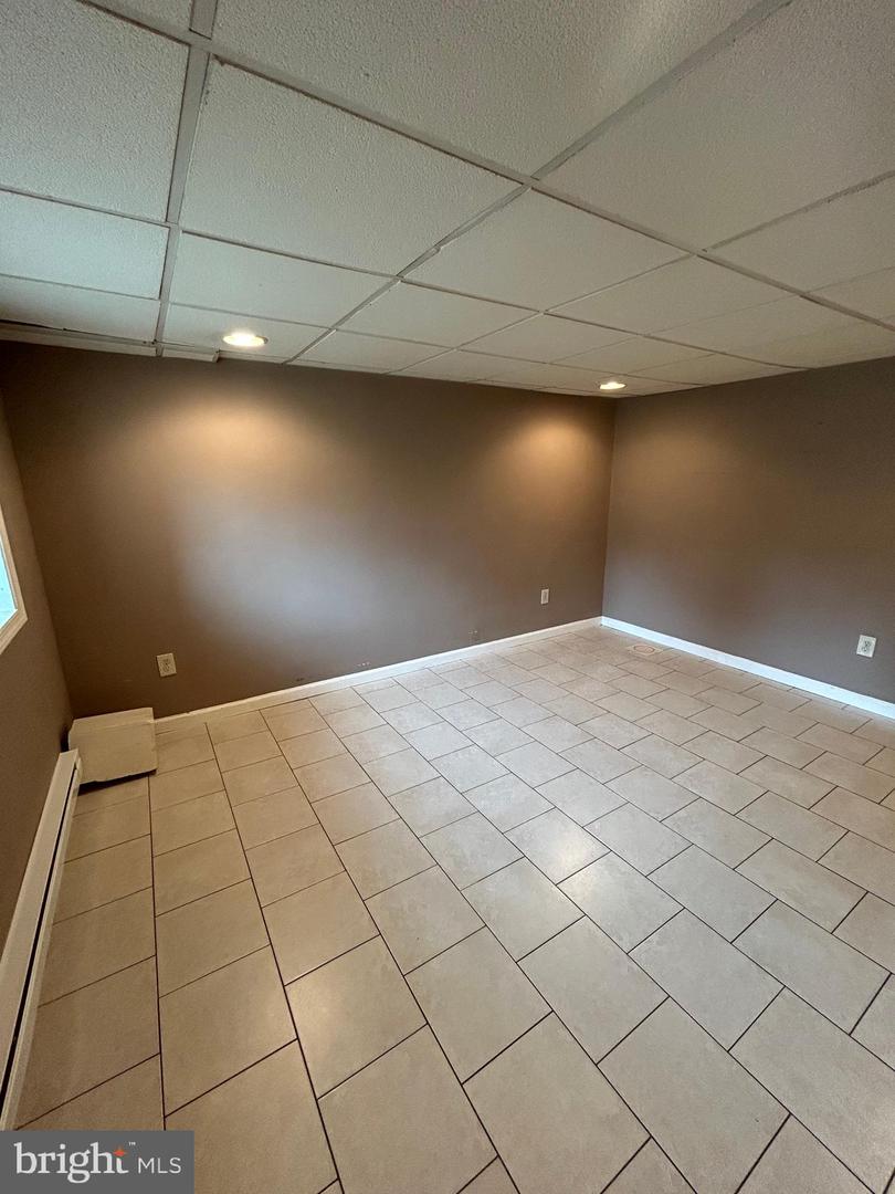 155 Meadowbrook Ln #apt A Property Photo 9