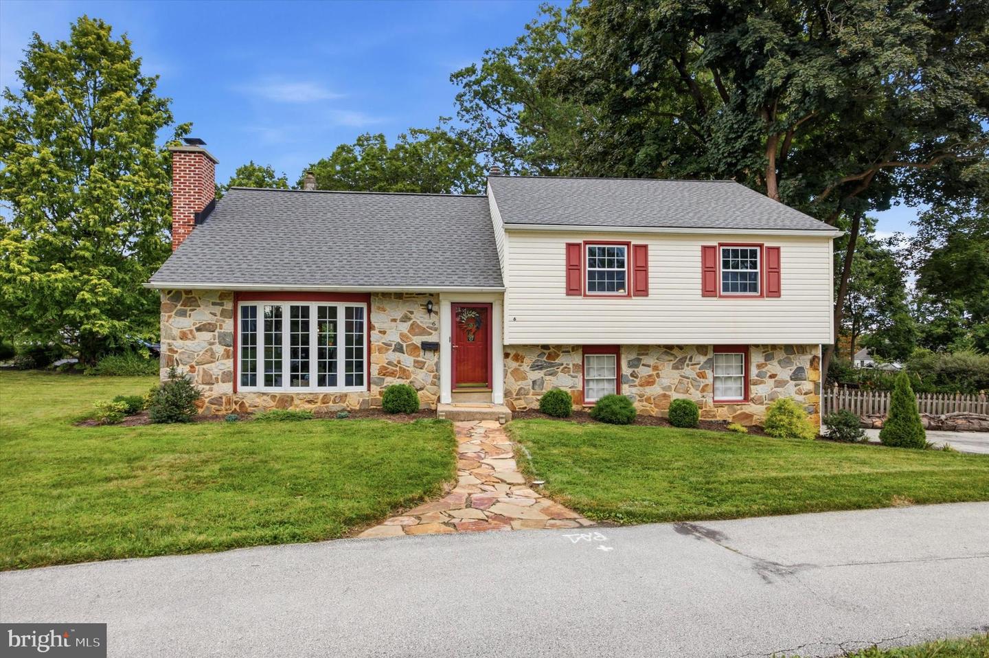 6 Sharpless Ln Property Photo 1