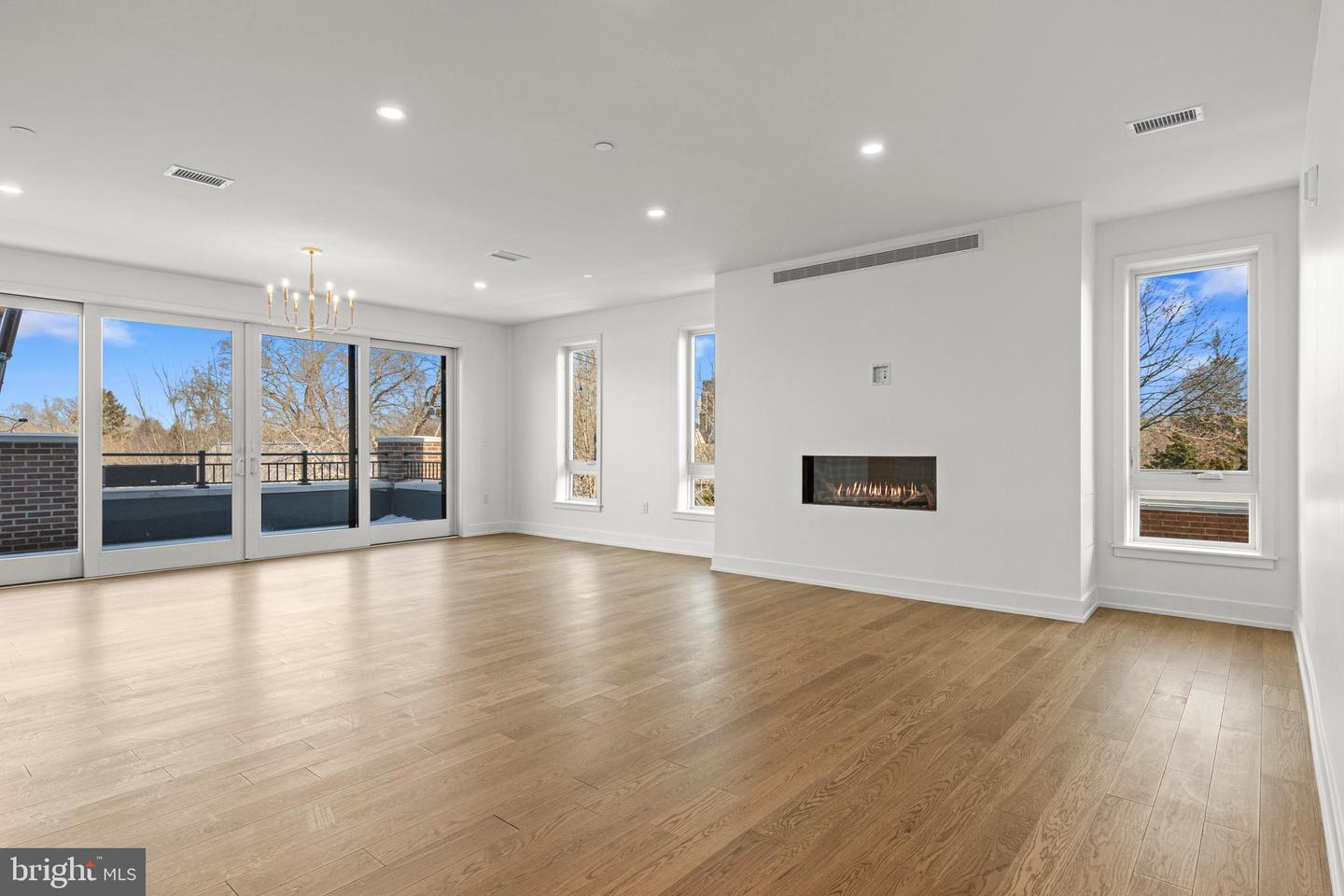 110 Park Ave #320 Property Photo 2