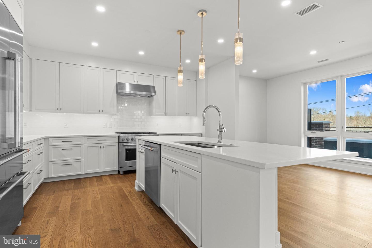110 Park Ave #320 Property Photo 6