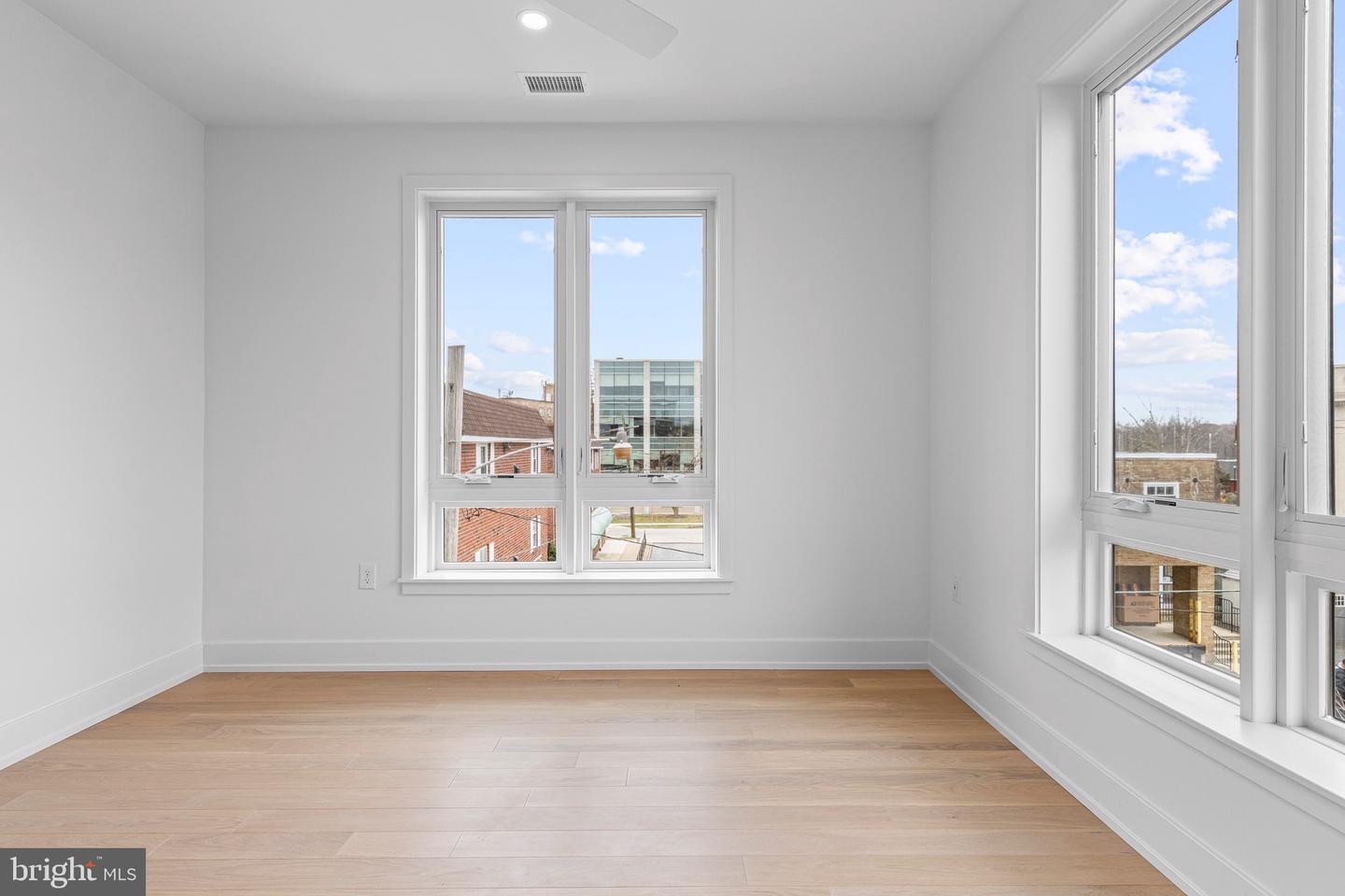 110 Park Ave #370 Property Photo 21