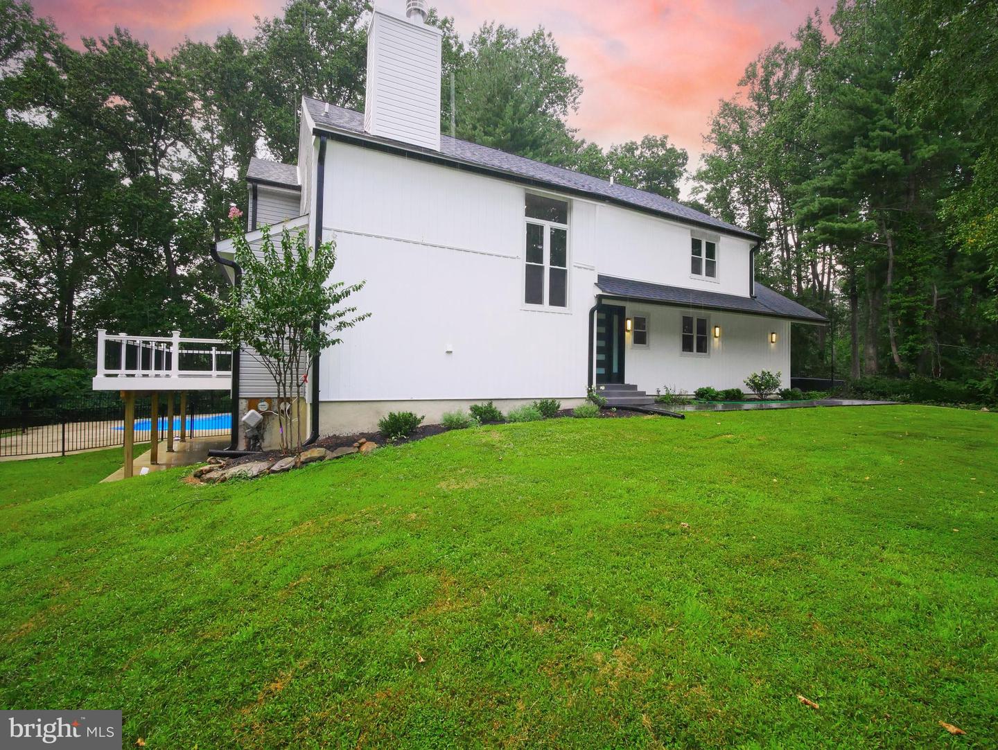 1375 Pond View Ln Property Photo 3