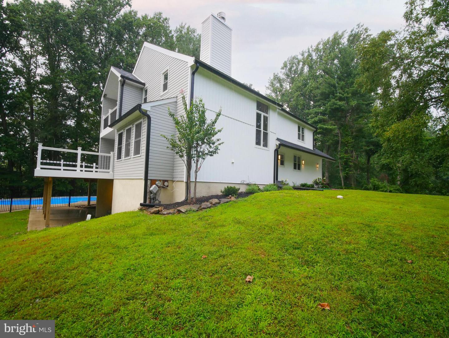 1375 Pond View Ln Property Photo 4