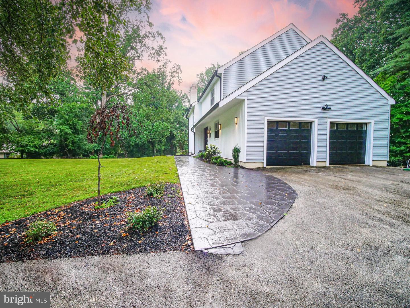 1375 Pond View Ln Property Photo 5