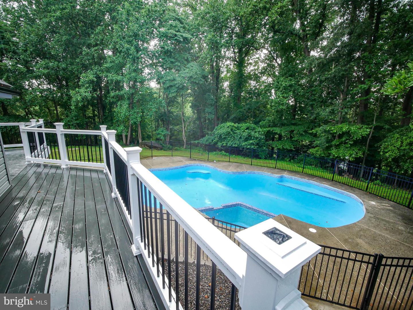 1375 Pond View Ln Property Photo 11
