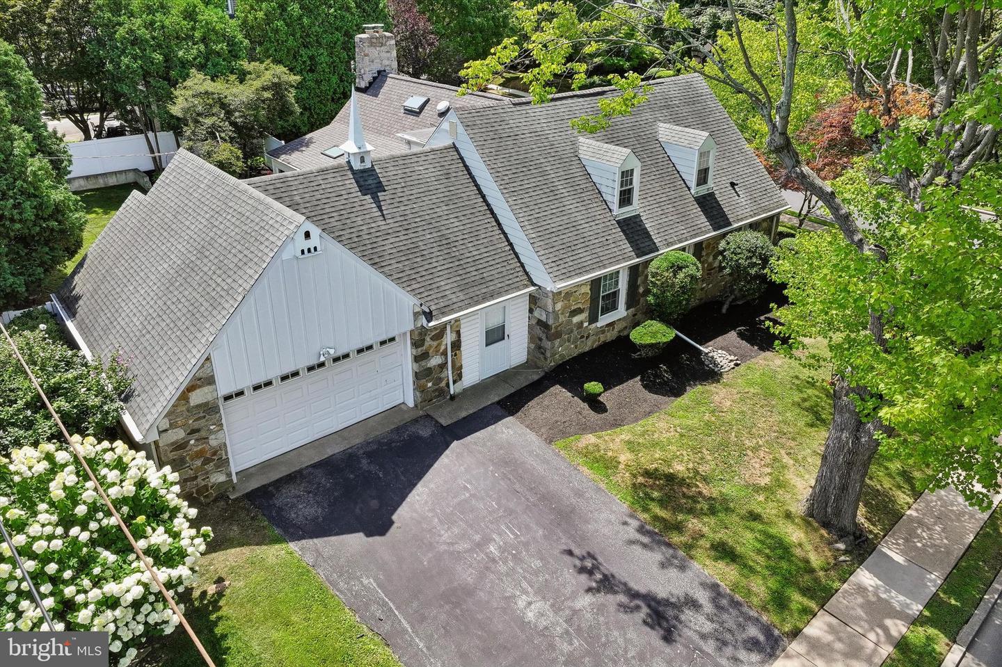 543 Kenwood Rd Property Photo 4
