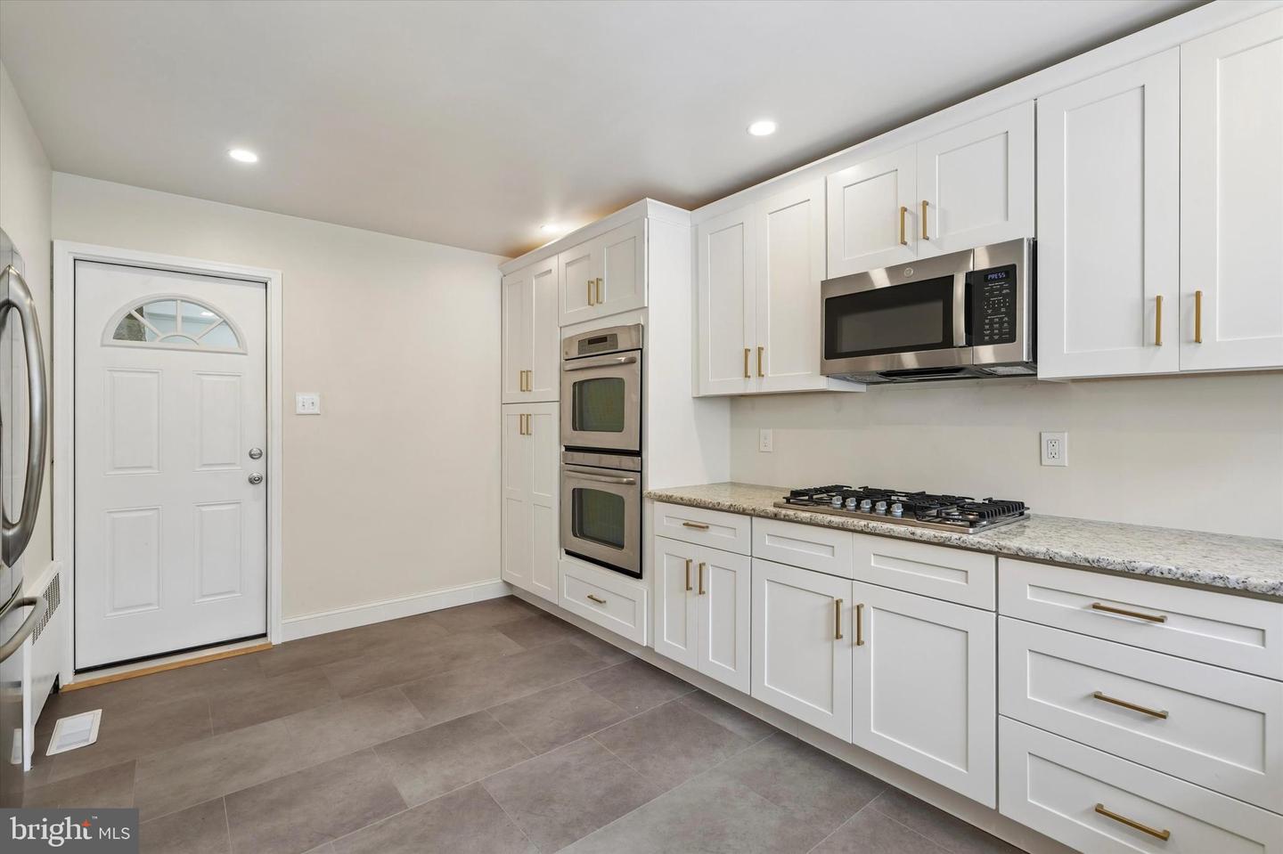 543 Kenwood Rd Property Photo 19