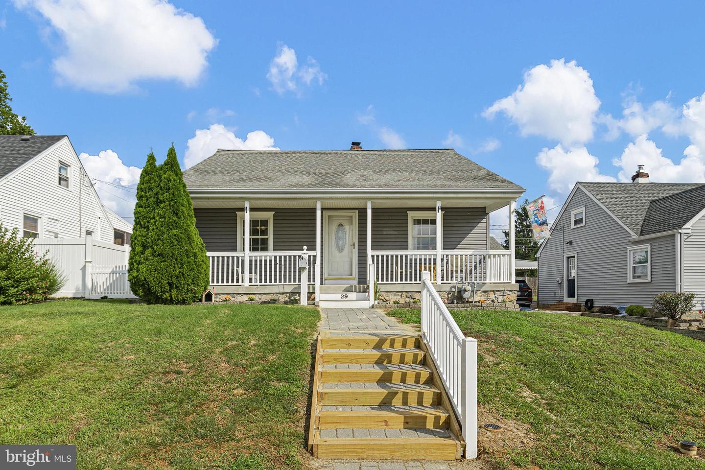 29 Green Ln Property Photo 1