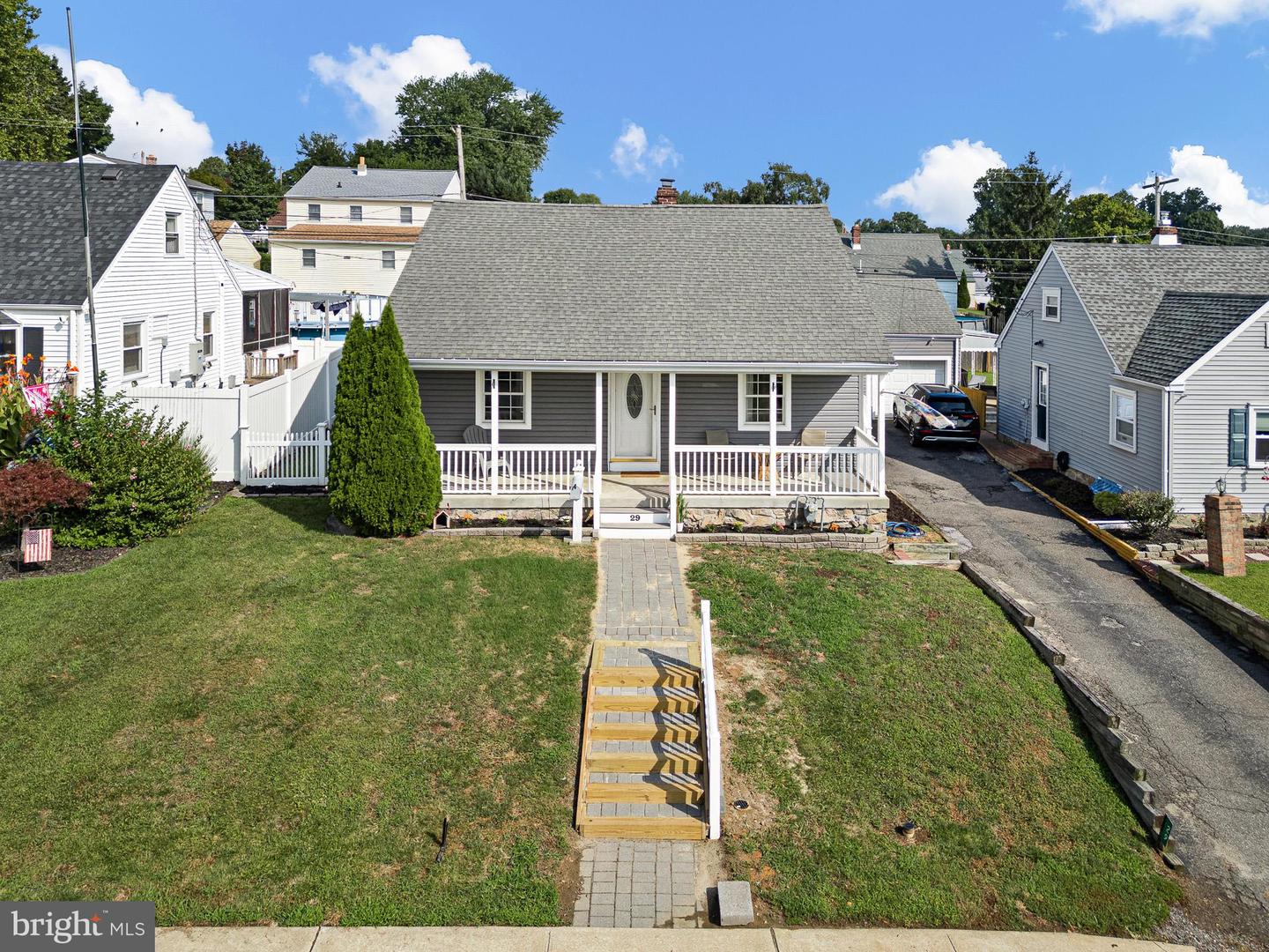 29 Green Ln Property Photo 2