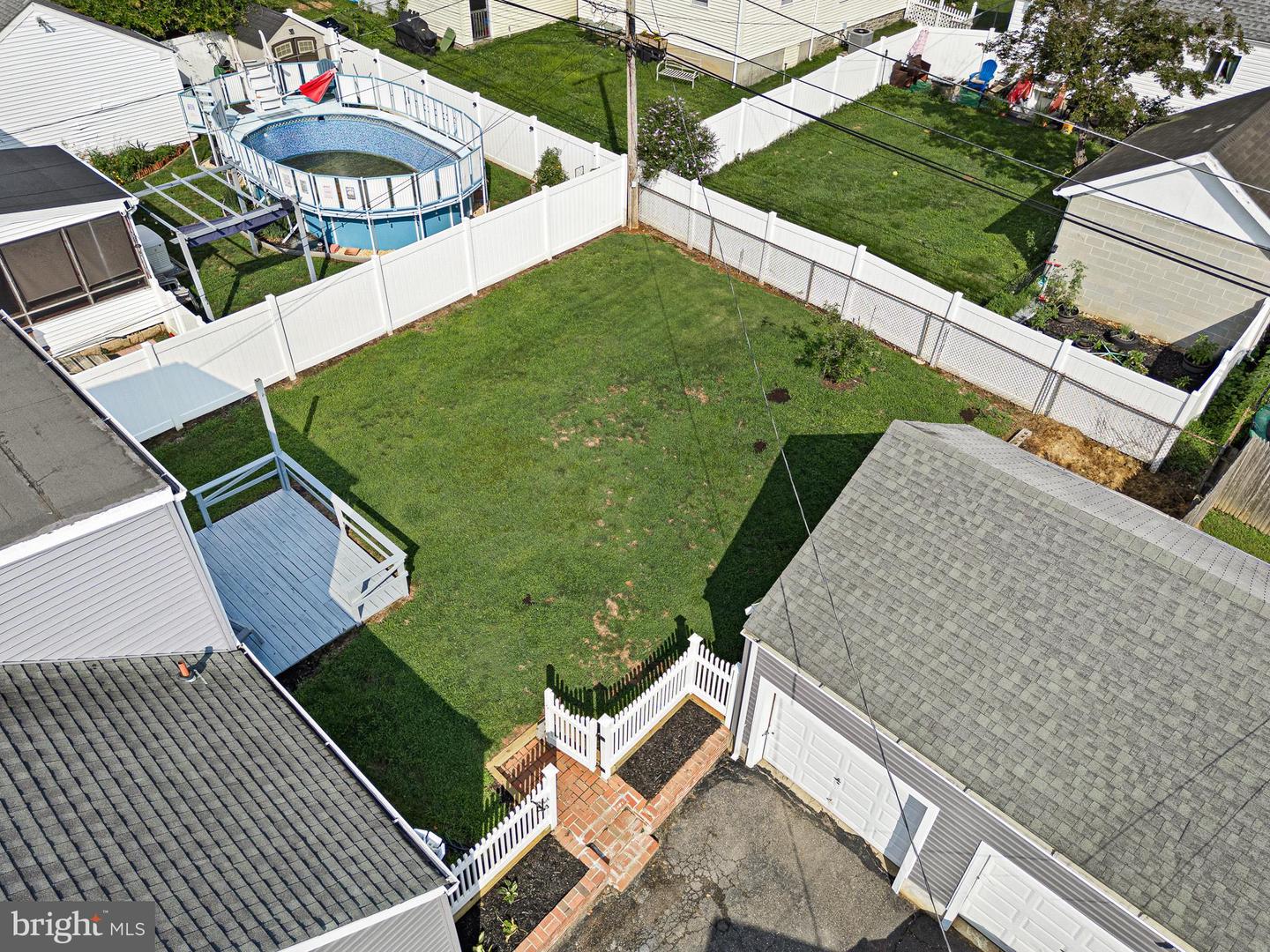 29 Green Ln Property Photo 28