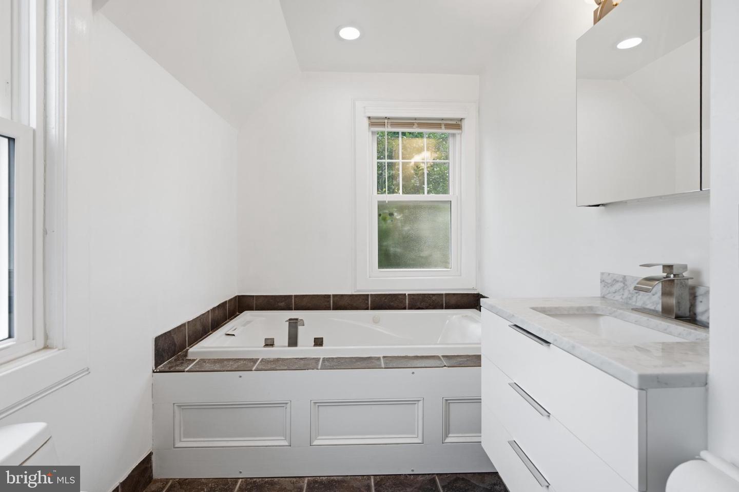 1021 Morgan Ave Property Photo 24