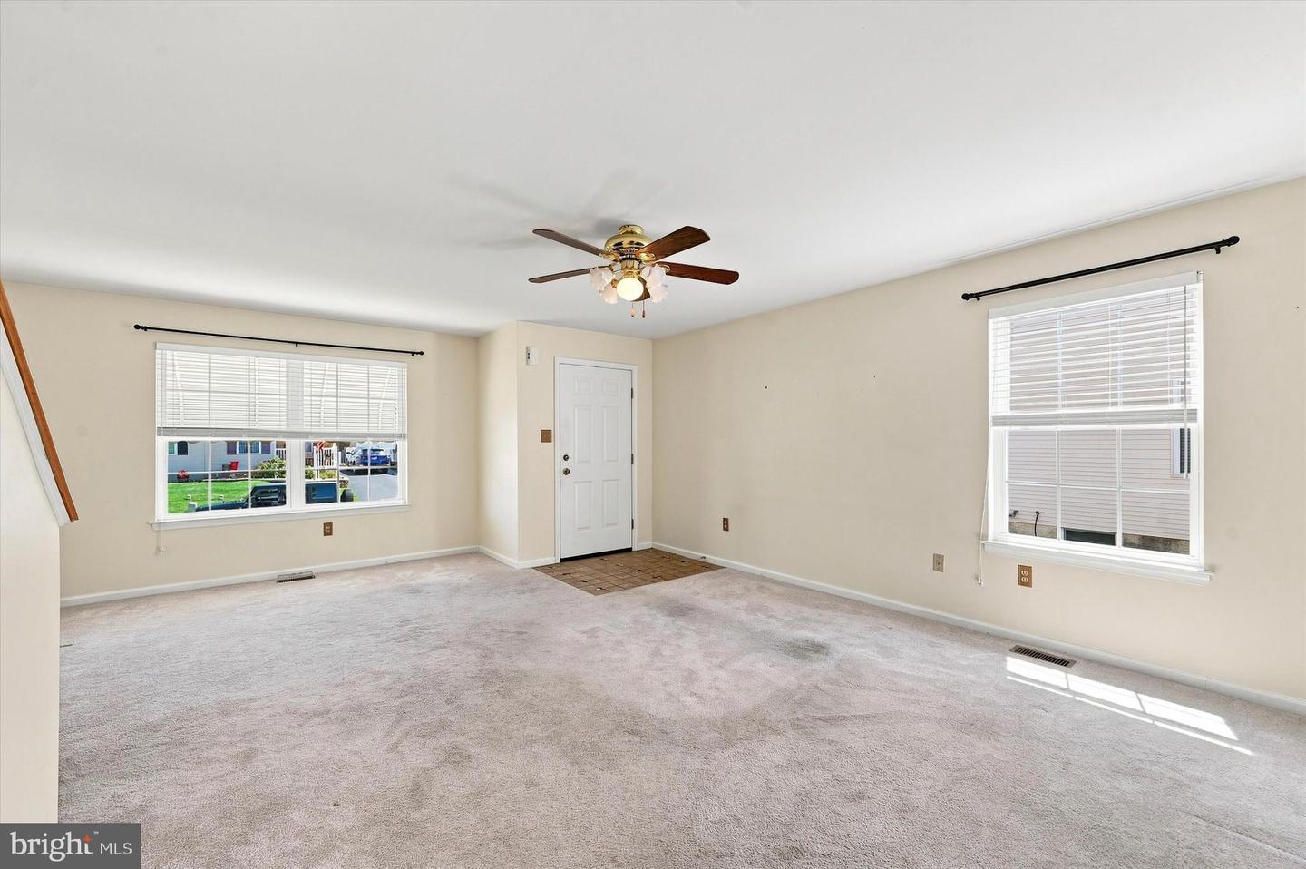1923 Oak Leaf Ln Property Photo 9