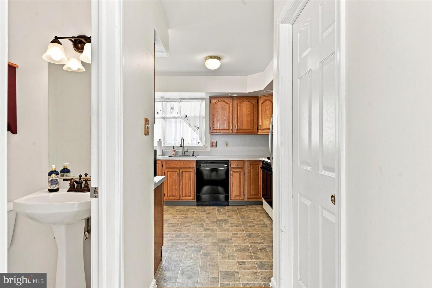 1923 Oak Leaf Ln Property Photo 11