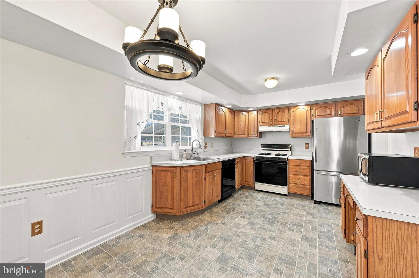1923 Oak Leaf Ln Property Photo 13