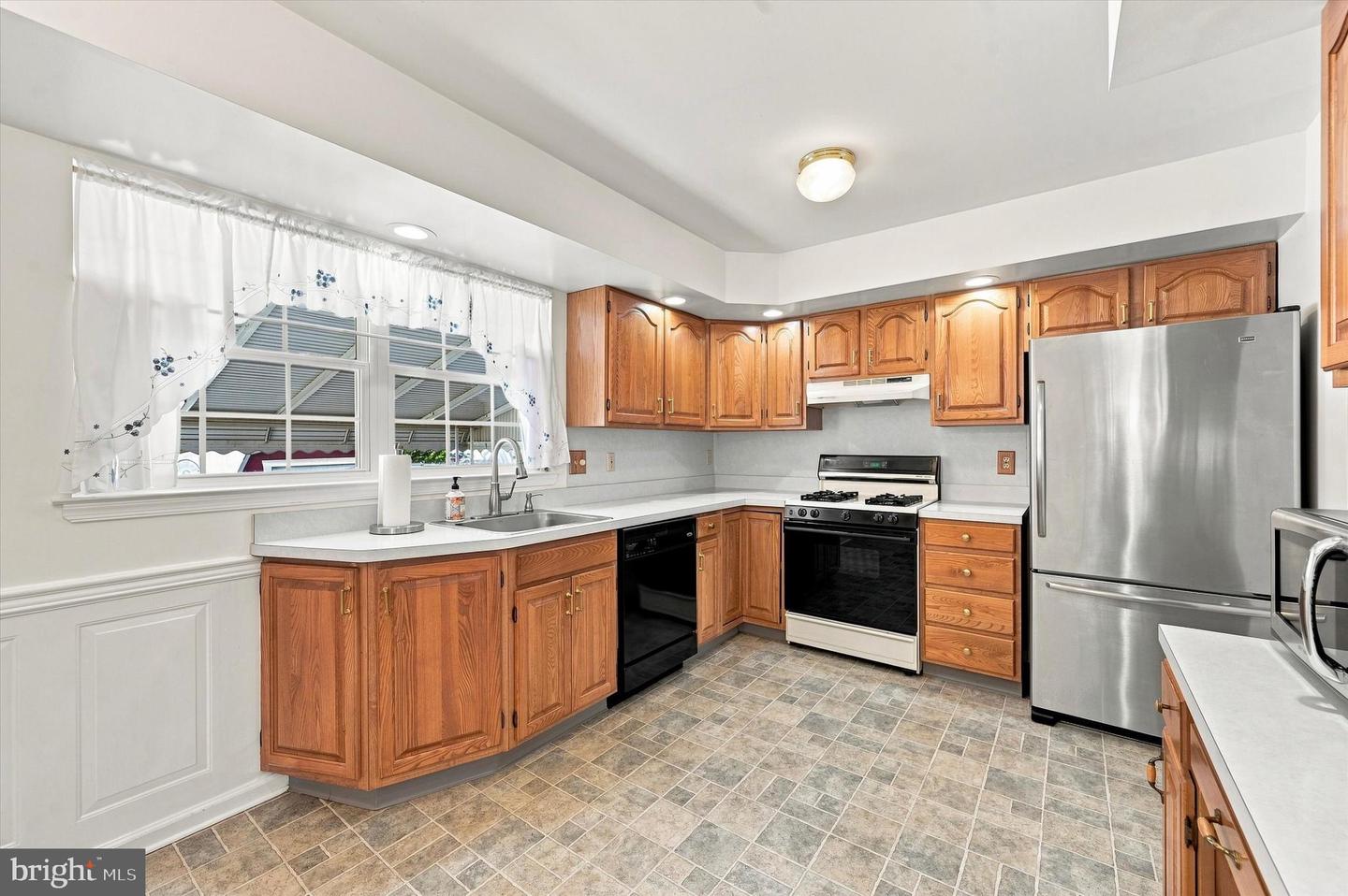 1923 Oak Leaf Ln Property Photo 14