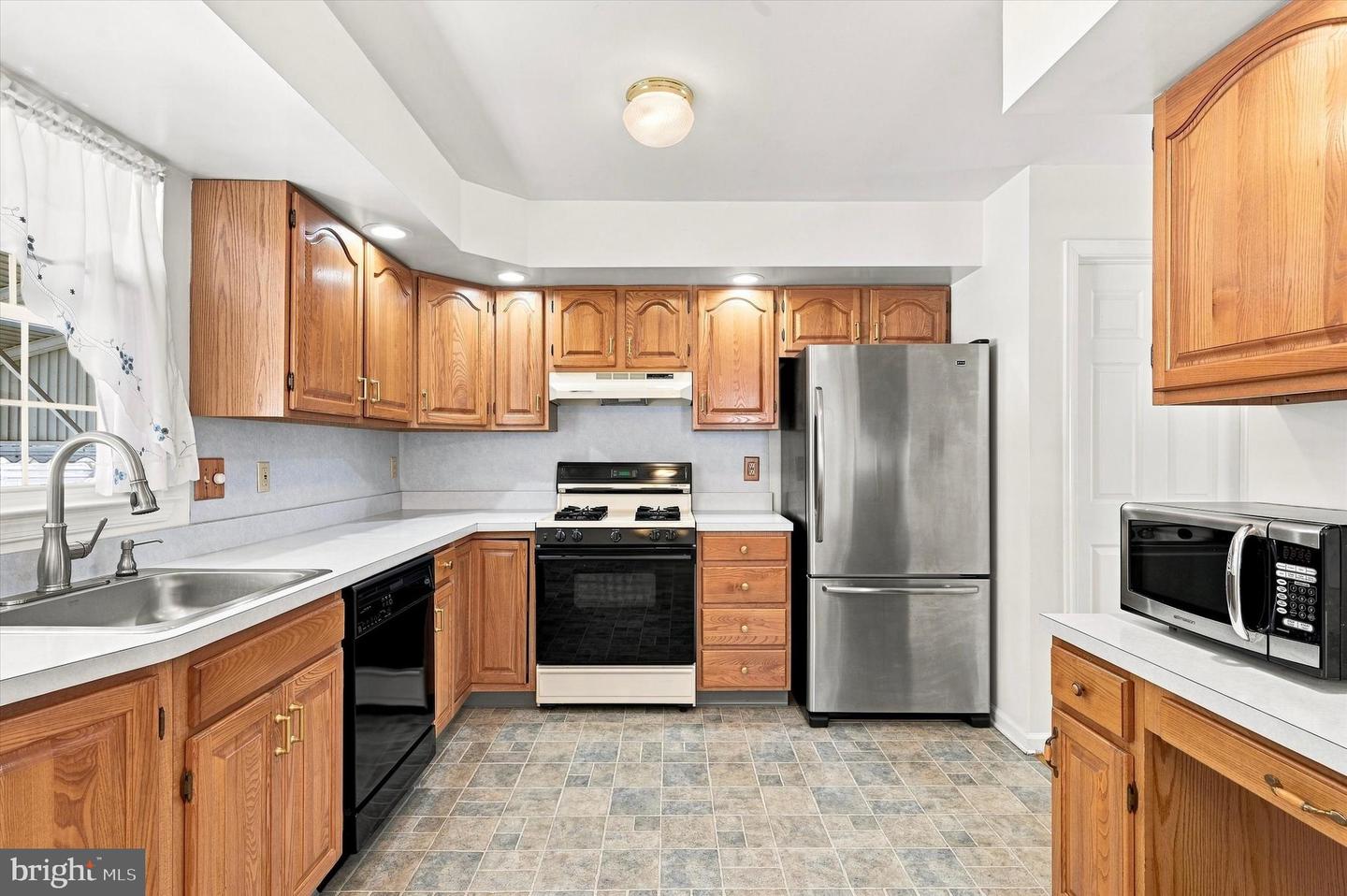 1923 Oak Leaf Ln Property Photo 15