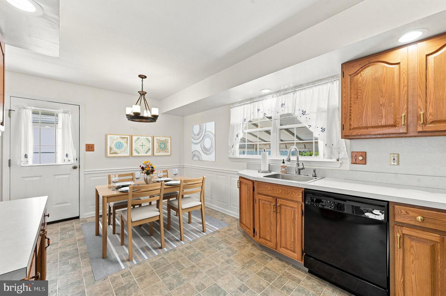 1923 Oak Leaf Ln Property Photo 18