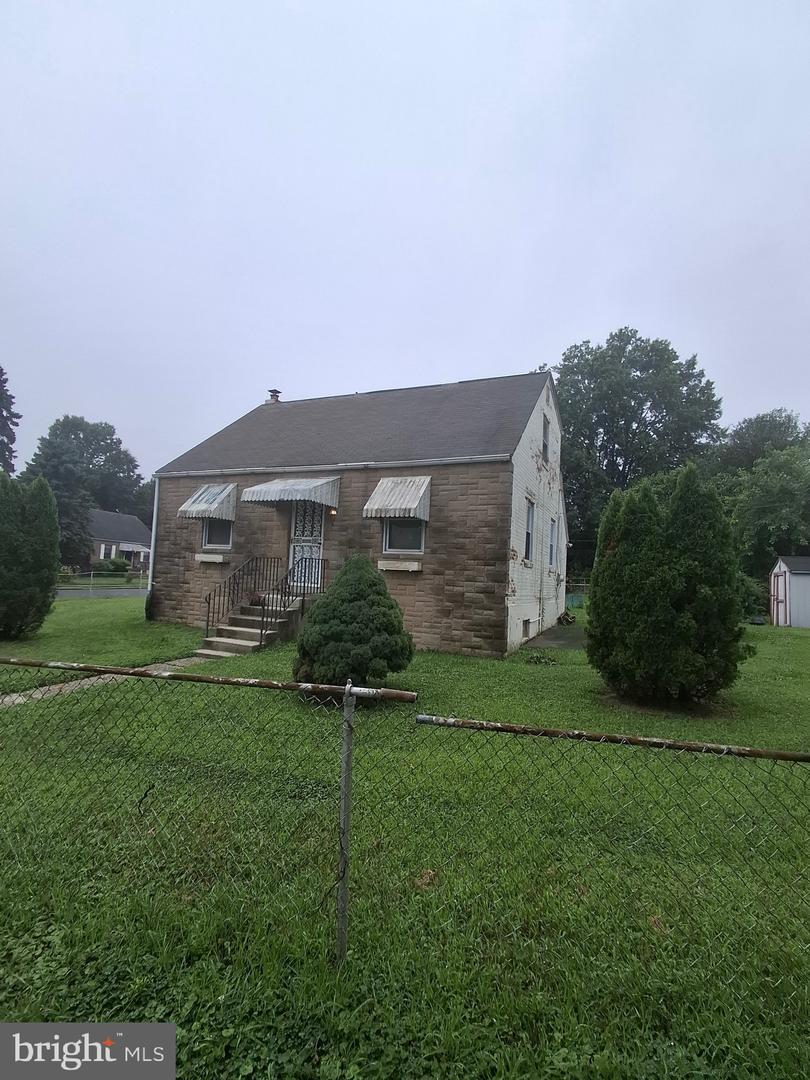 120 E Burton Ln Property Photo 1