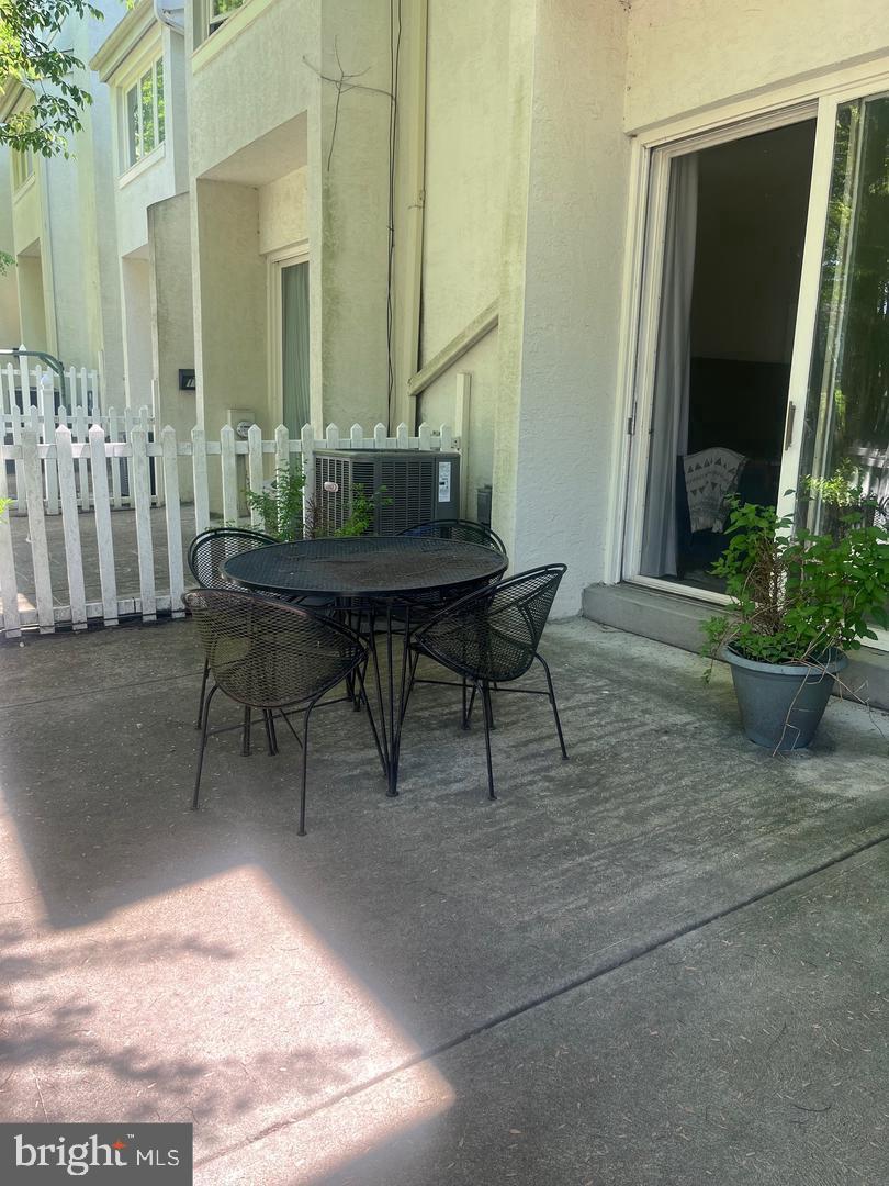 113 Montrose Ave Property Photo 3