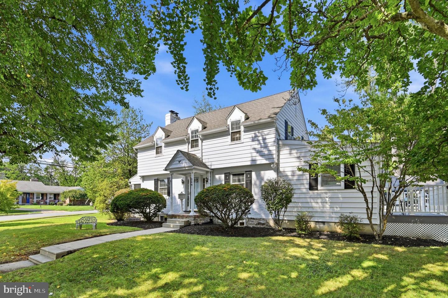 209 Thayer St Property Photo 1