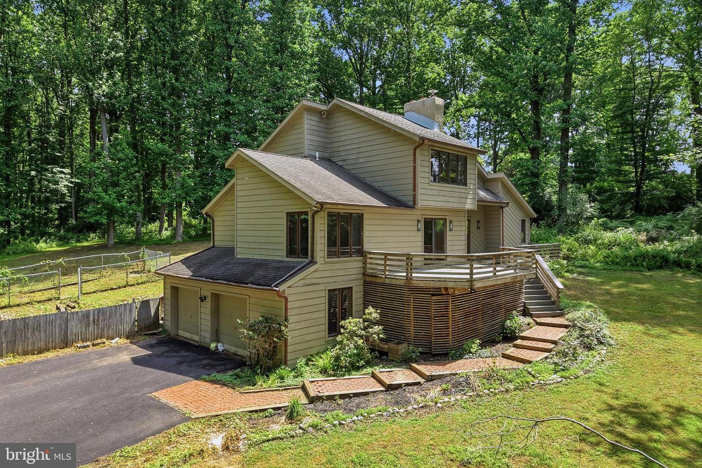 3 Upper Bank Dr Property Photo 2