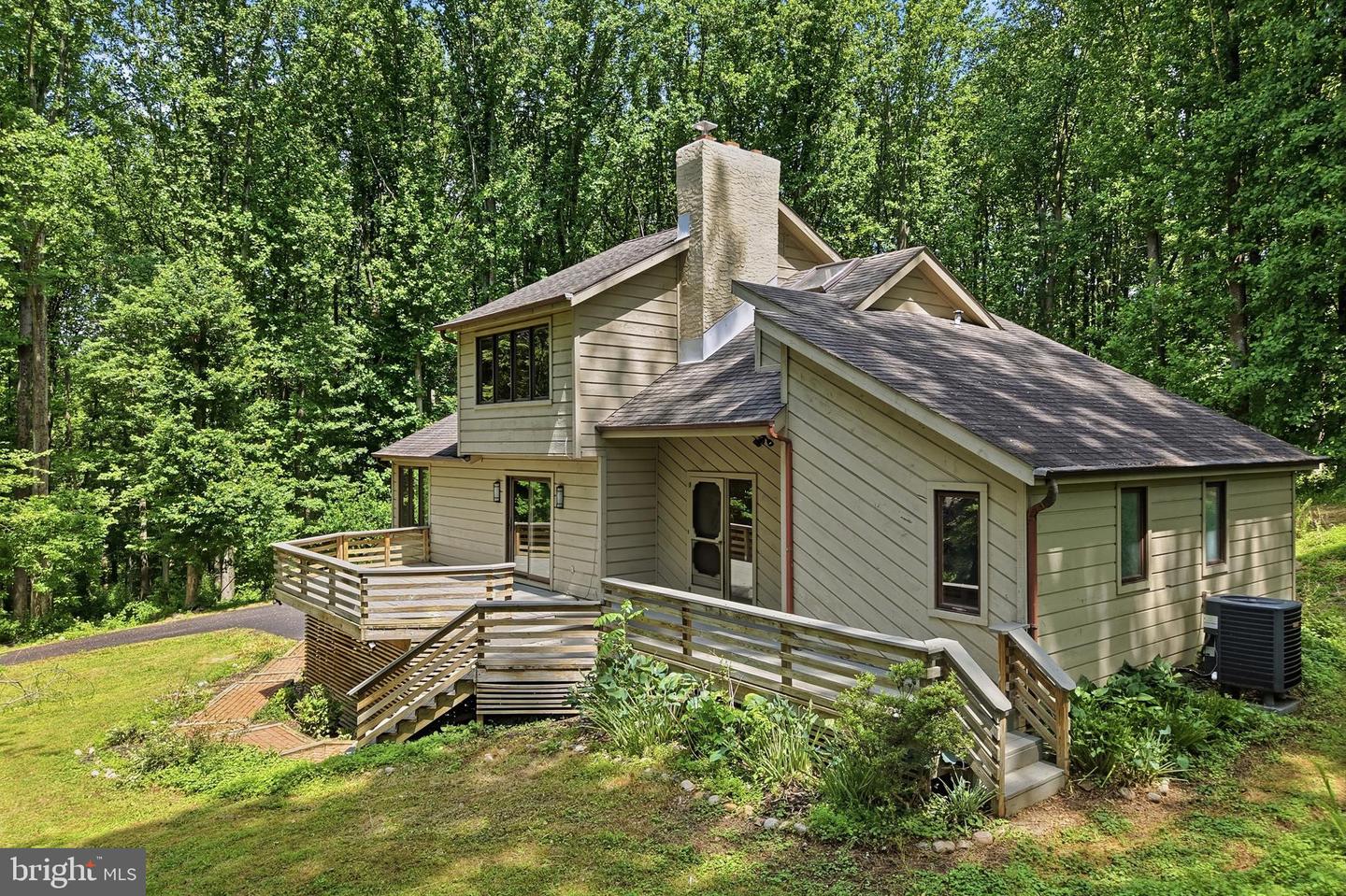 3 Upper Bank Dr Property Photo 3