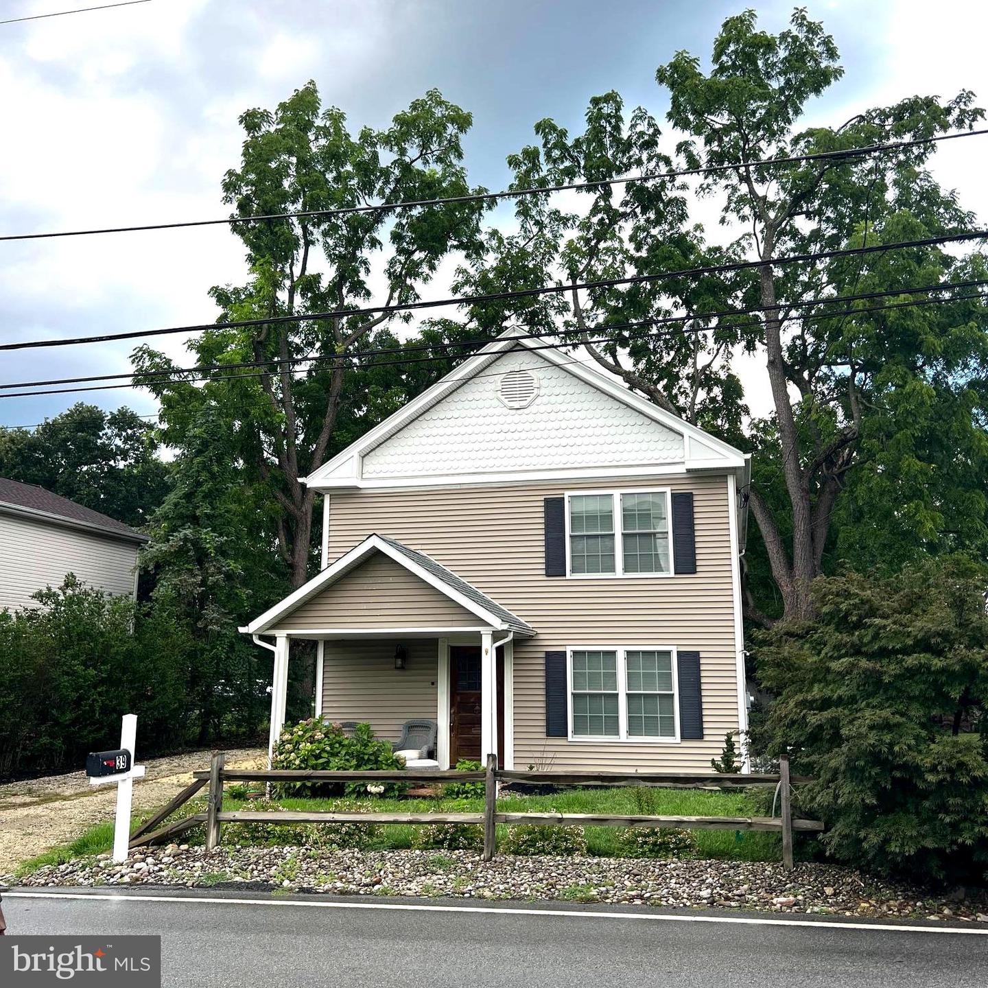 39 Van Leer Ave Property Photo 1