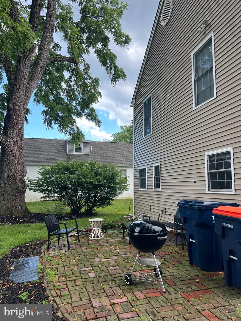 39 Van Leer Ave Property Photo 2