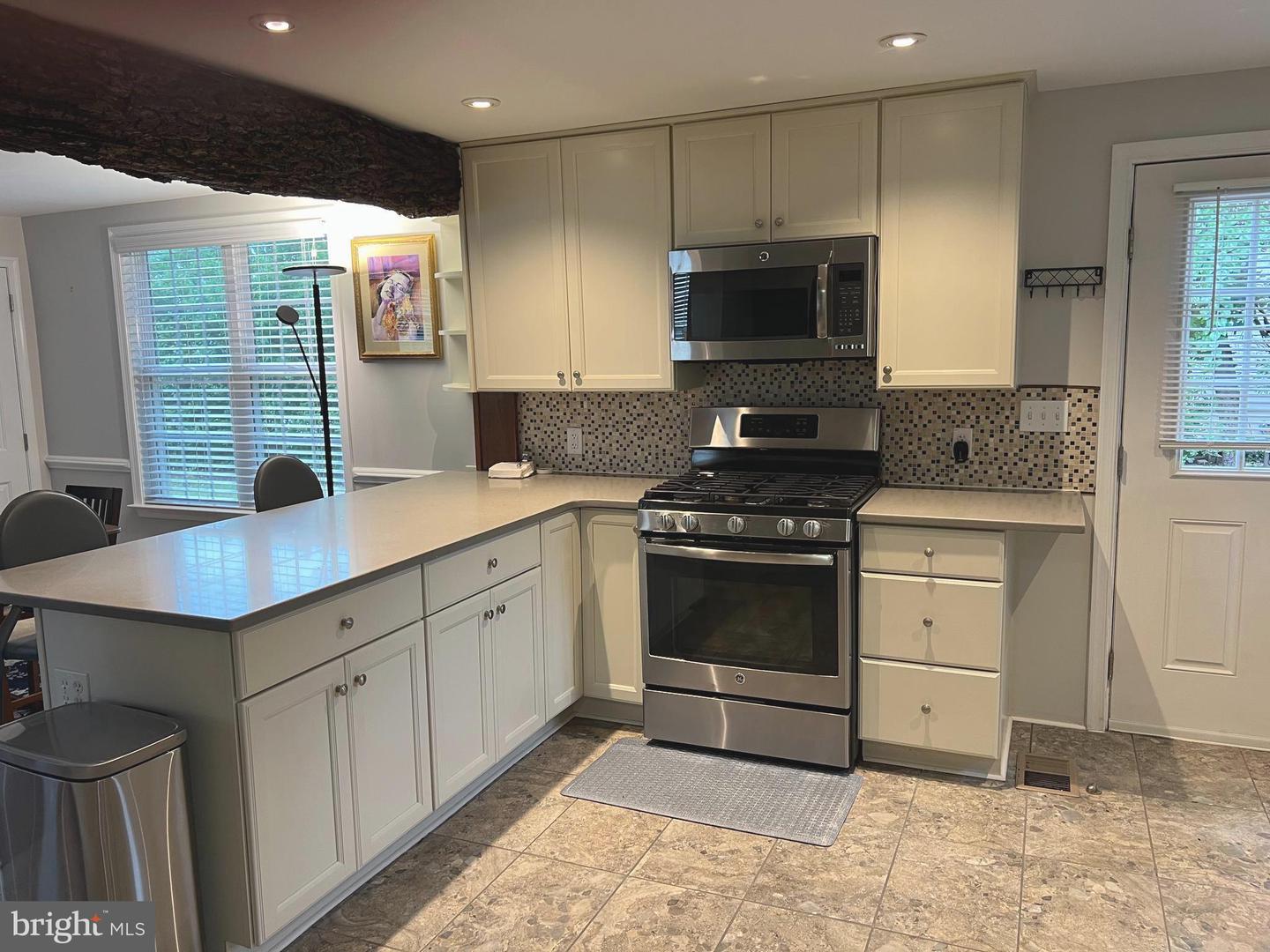 39 Van Leer Ave Property Photo 14