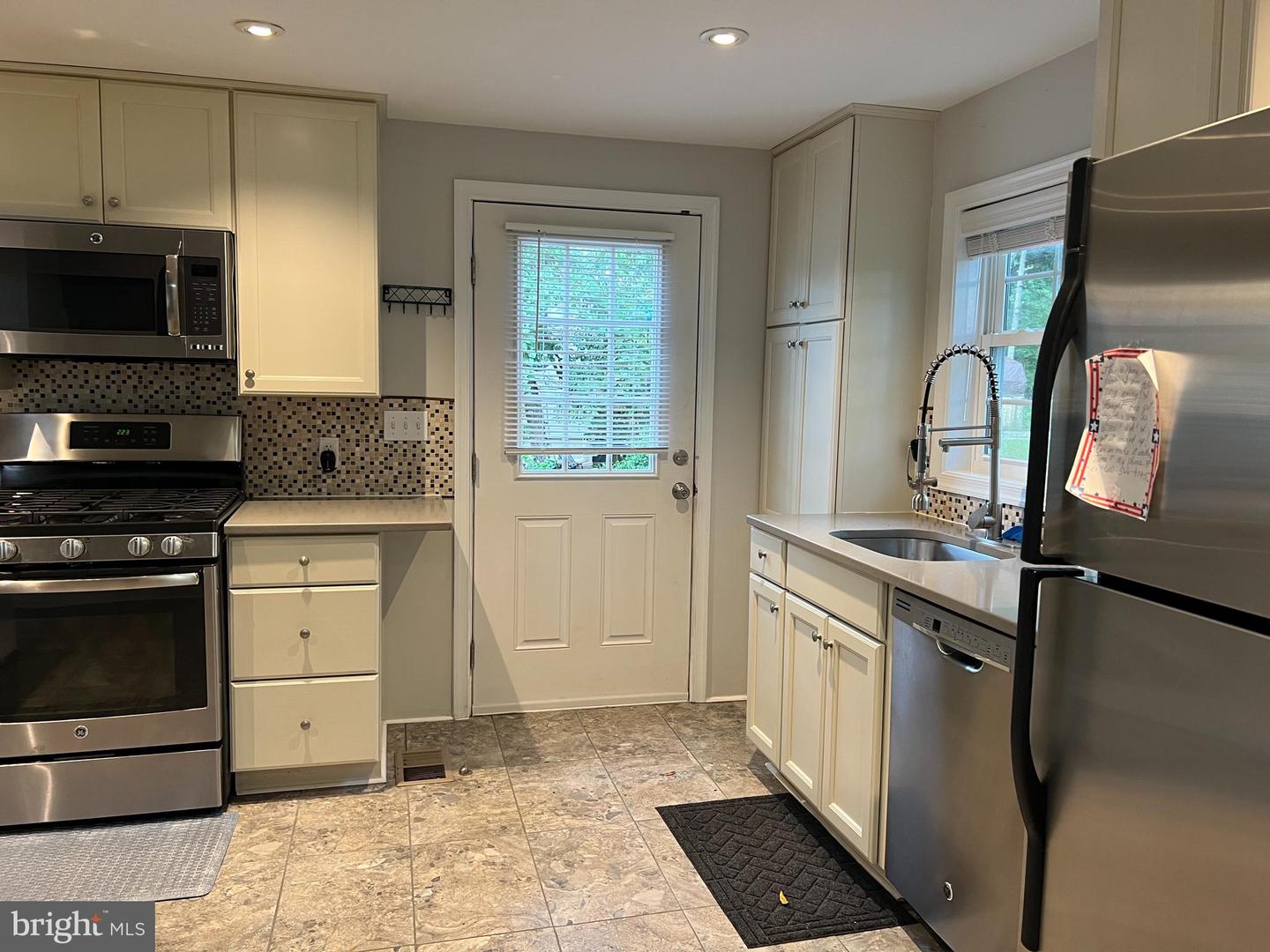 39 Van Leer Ave Property Photo 15