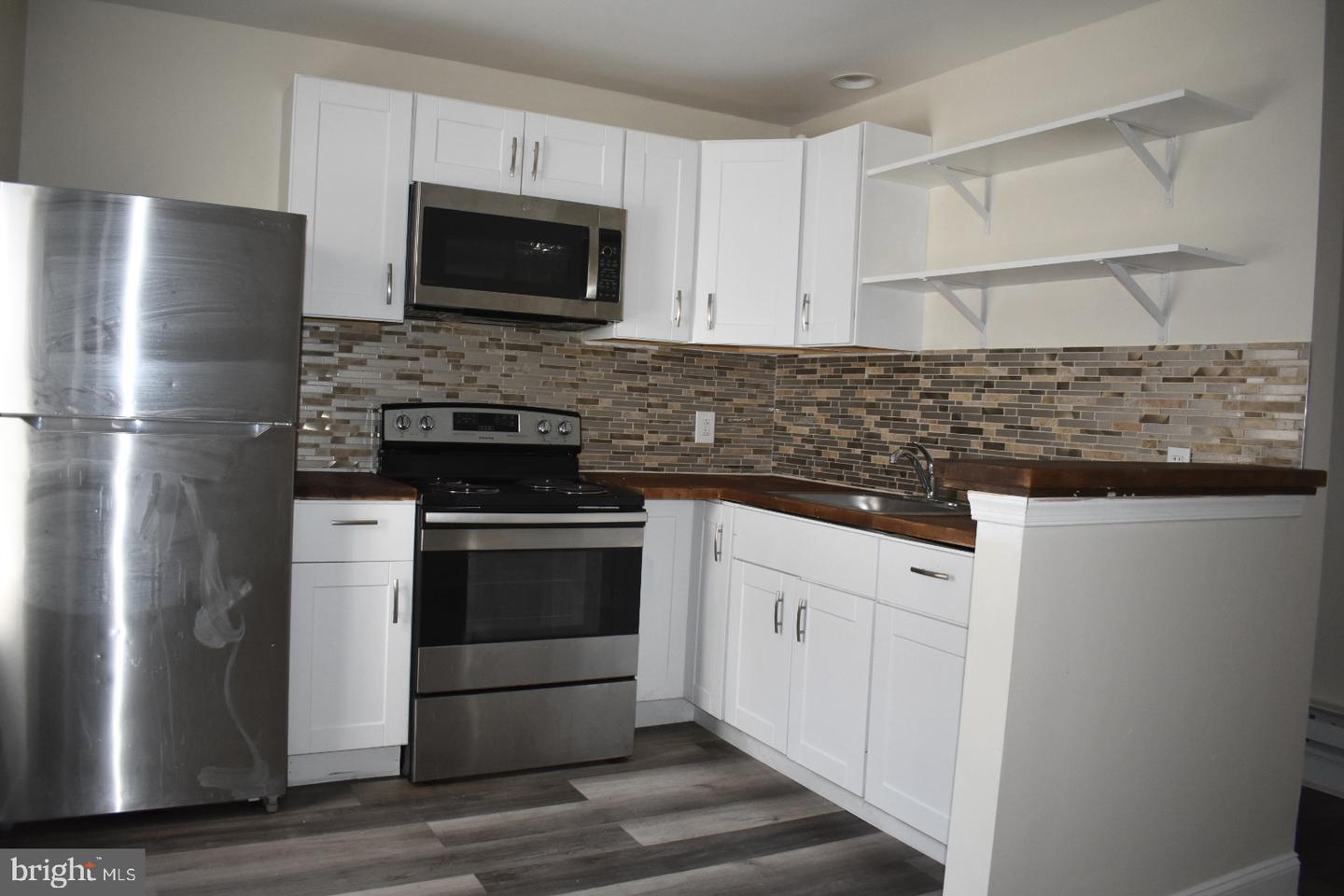 13 W 10th St #b Property Photo 5