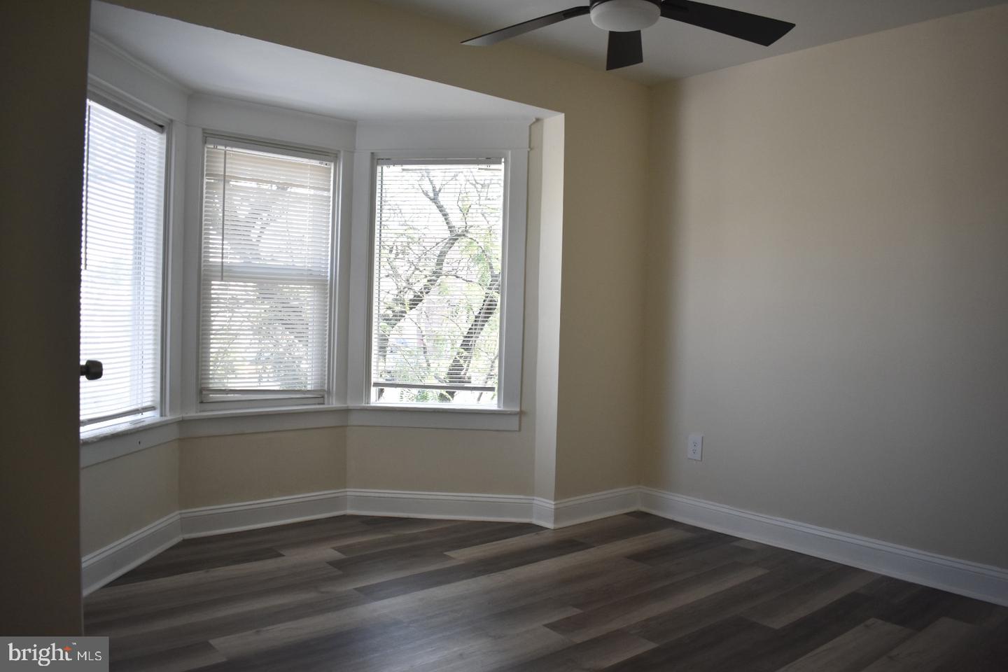 13 W 10th St #b Property Photo 6