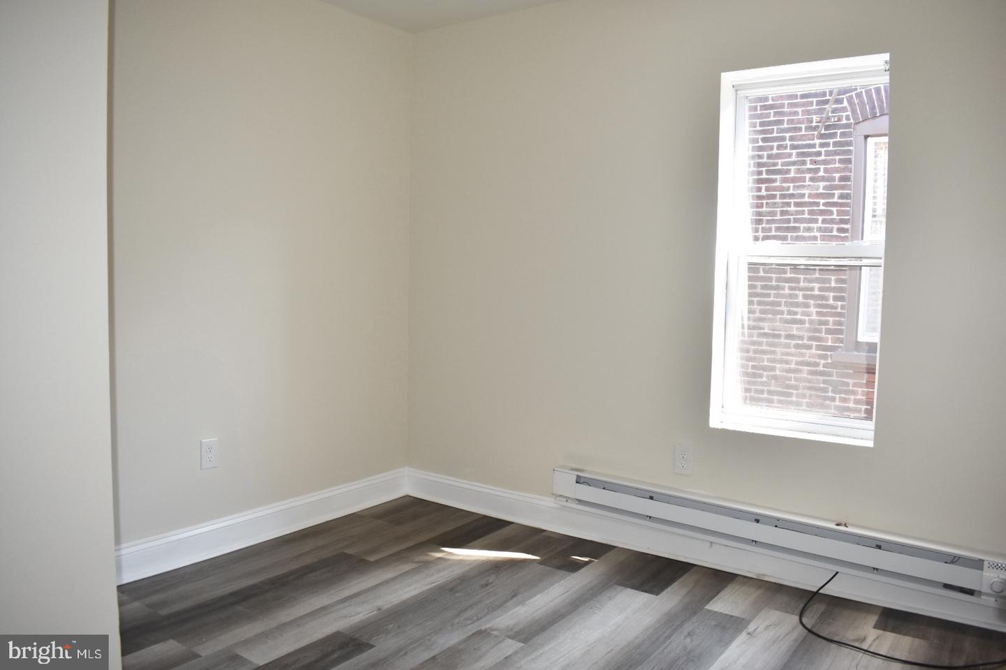 13 W 10th St #b Property Photo 8