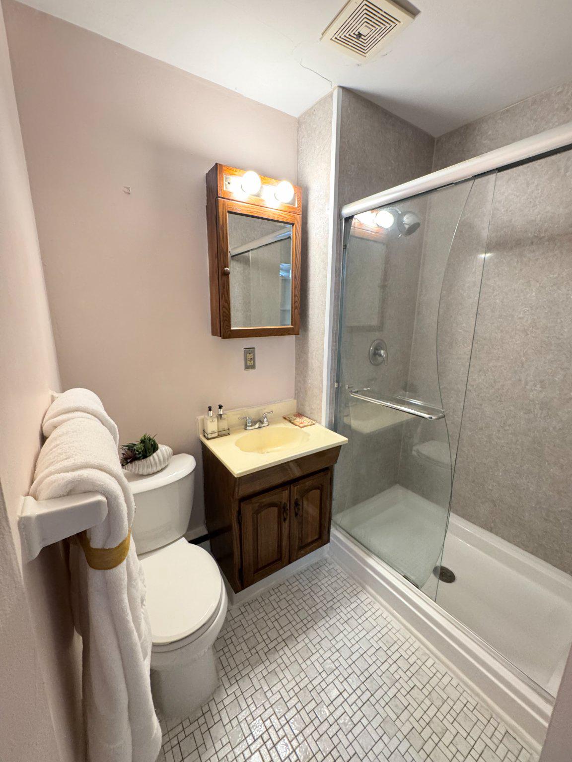 100 E Glenolden Ave #c-4 Property Photo 10