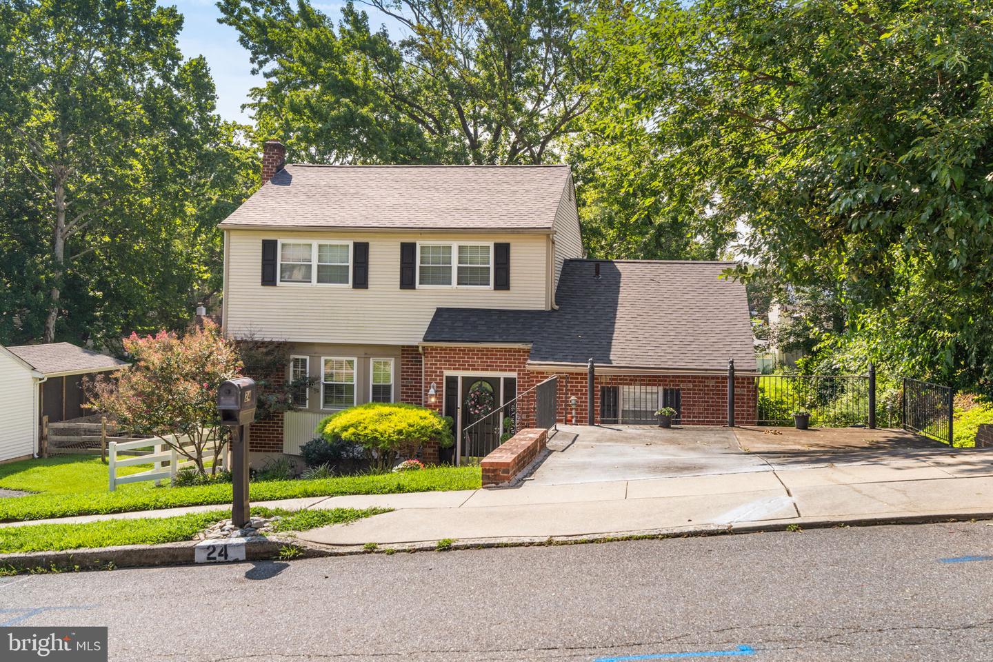 24 Winding Property Photo 1