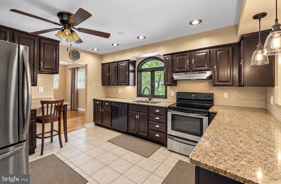 24 Winding Property Photo 6