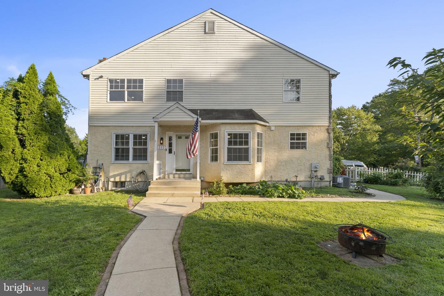 111 E Winona Ave Property Photo 1