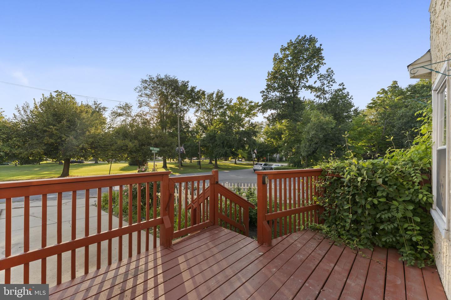 111 E Winona Ave Property Photo 4