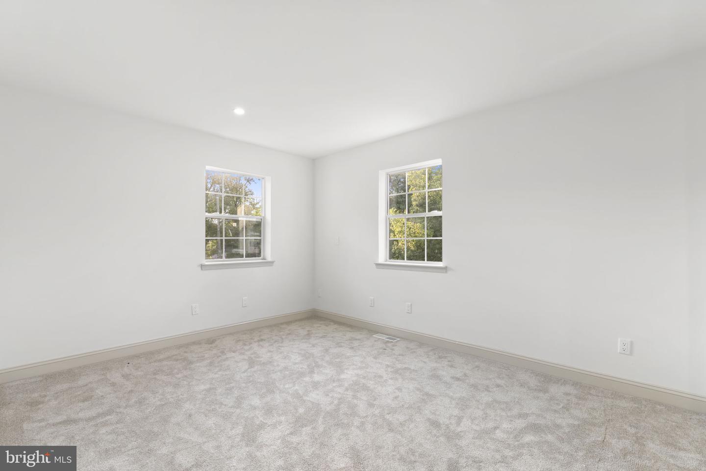 111 E Winona Ave Property Photo 19