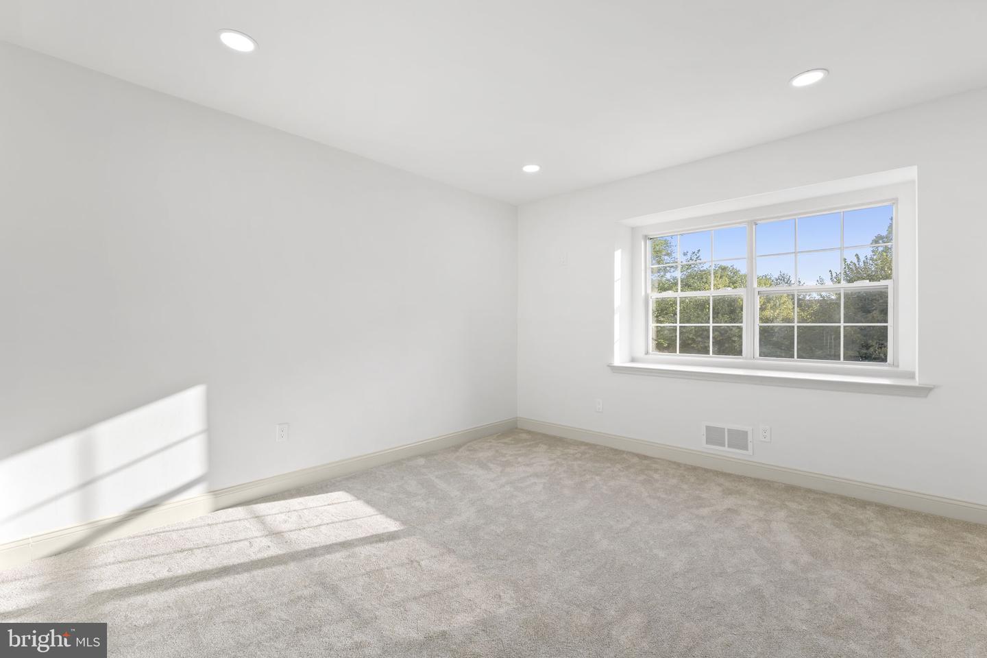 111 E Winona Ave Property Photo 23