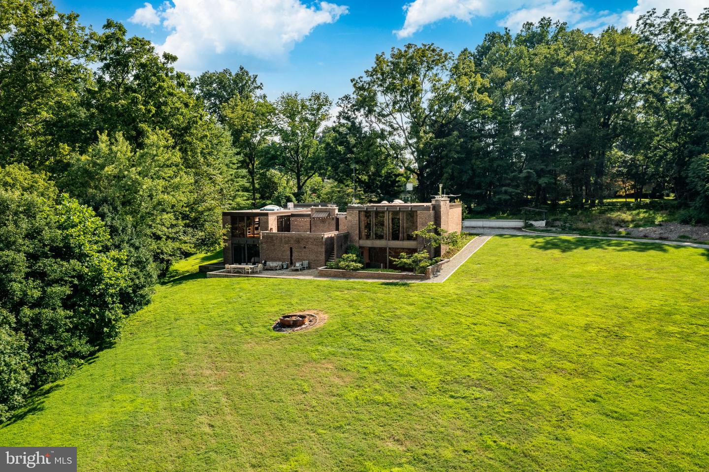 857 Briarwood Rd Property Photo 3