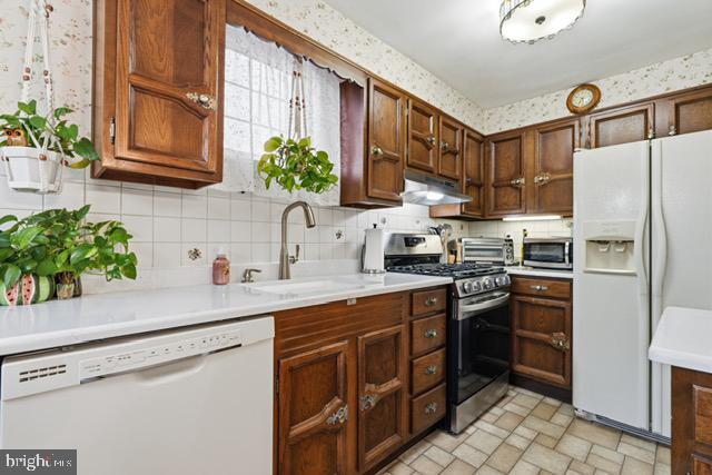 400 Westbridge Rd Property Photo 10