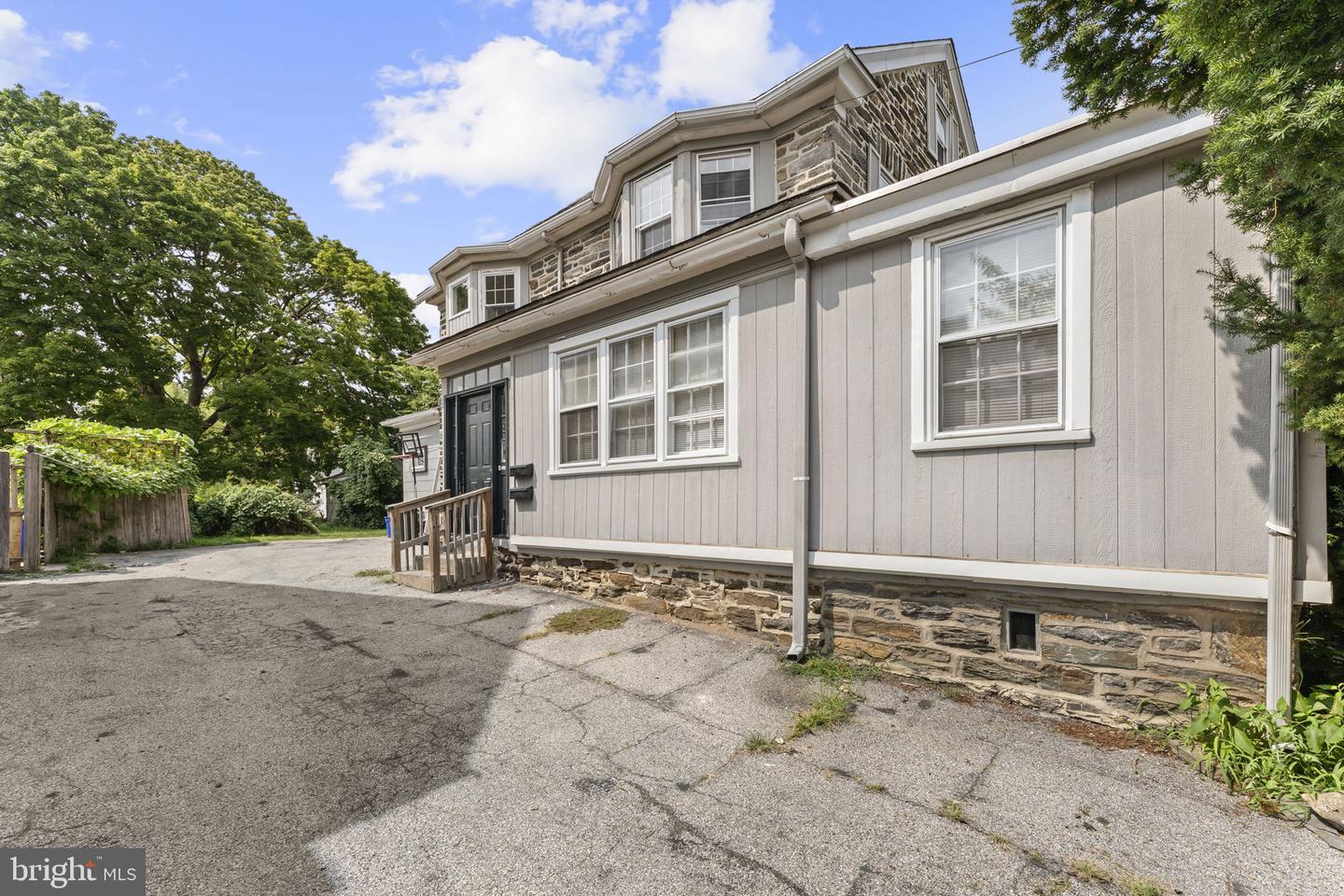16 Windsor Ave Property Photo 1