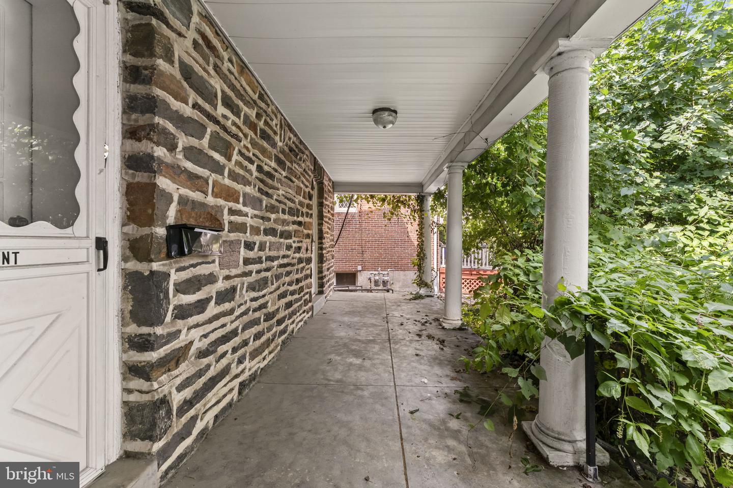 16 Windsor Ave Property Photo 2