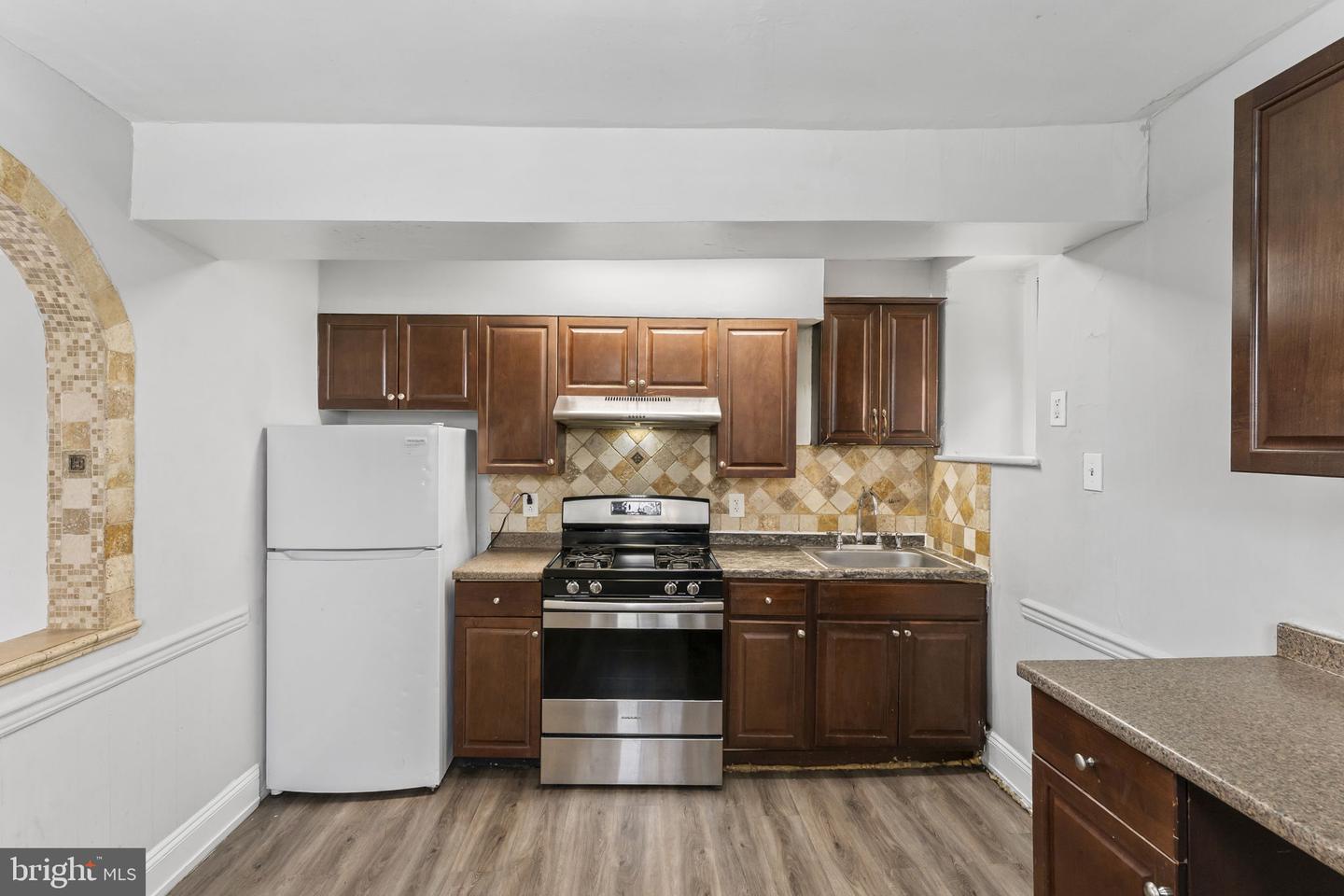 16 Windsor Ave Property Photo 9