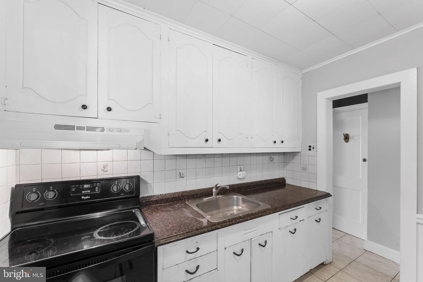 16 Windsor Ave Property Photo 24