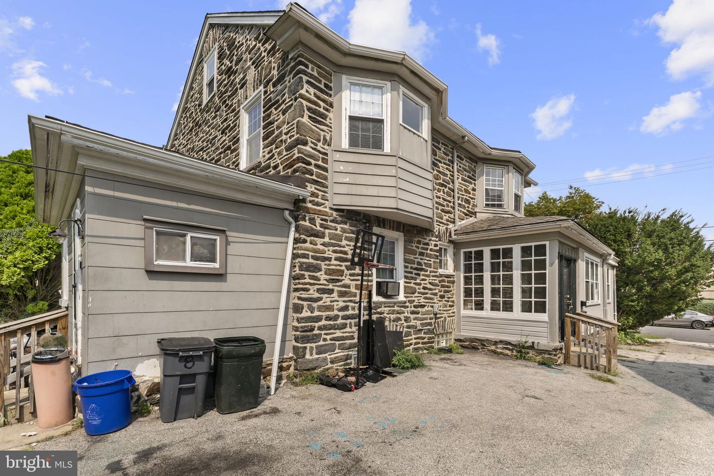 16 Windsor Ave Property Photo 32