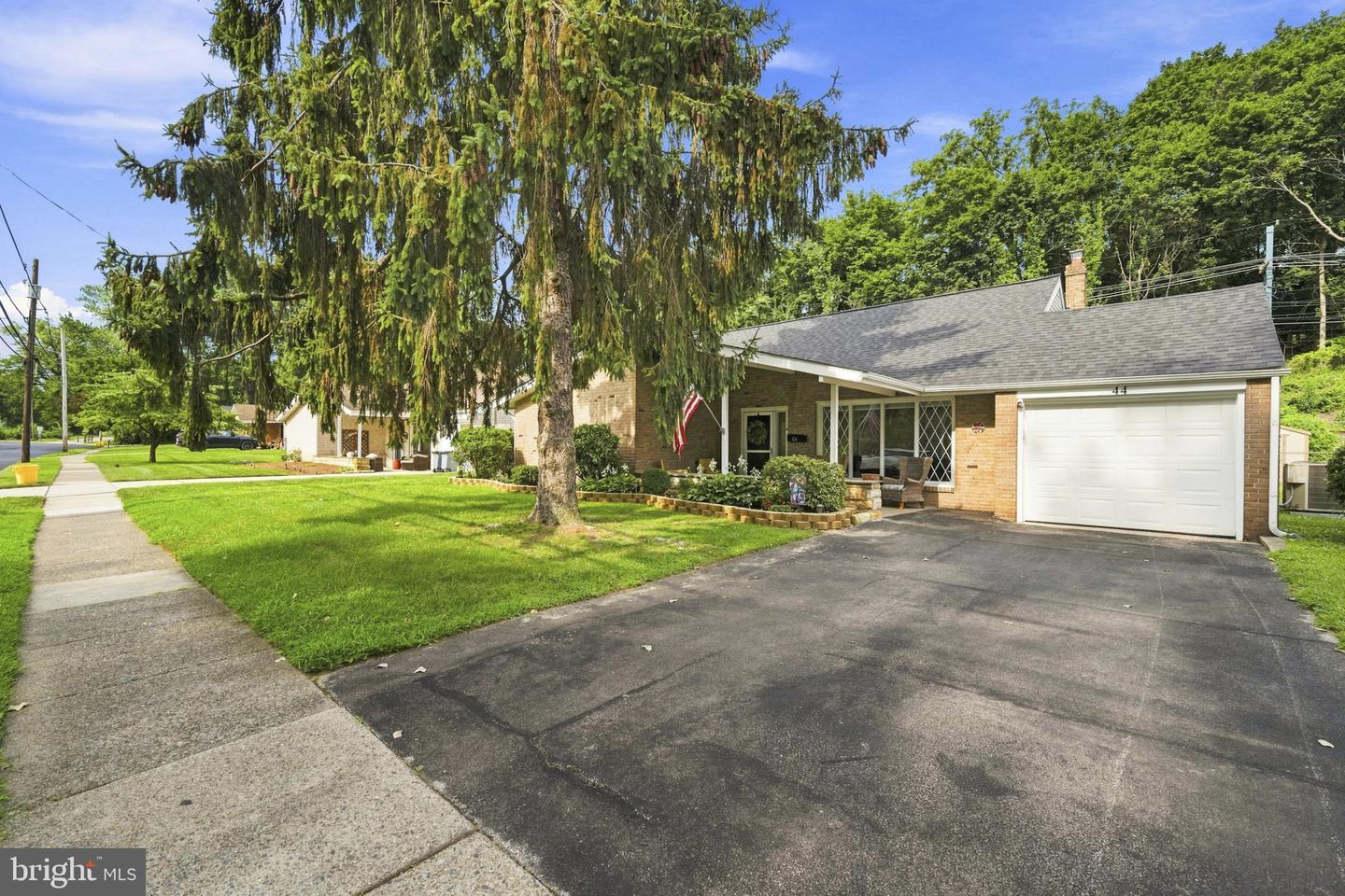 44 S Brookside Rd Property Photo 3