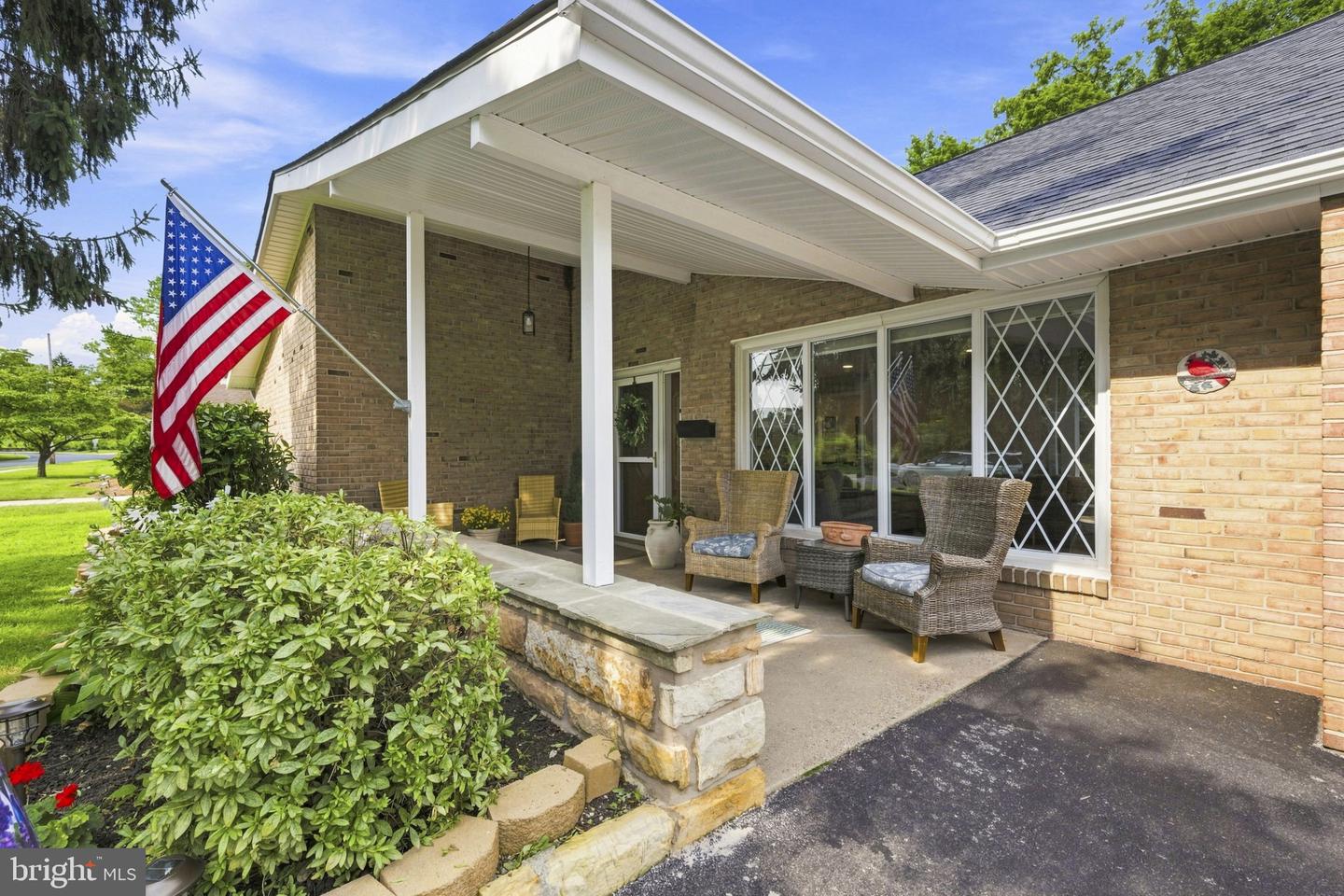44 S Brookside Rd Property Photo 4